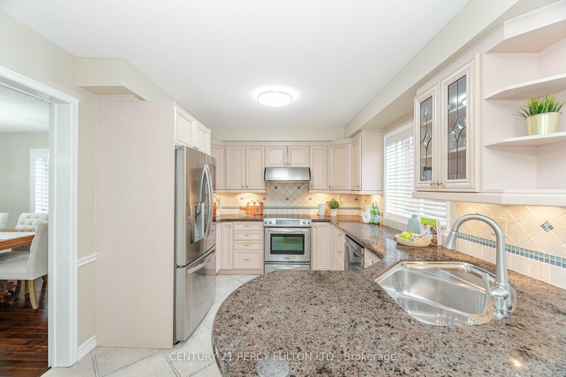 Photo 8 of 887 Darwin Drive, Pickering, Dunbarton — HOMEH