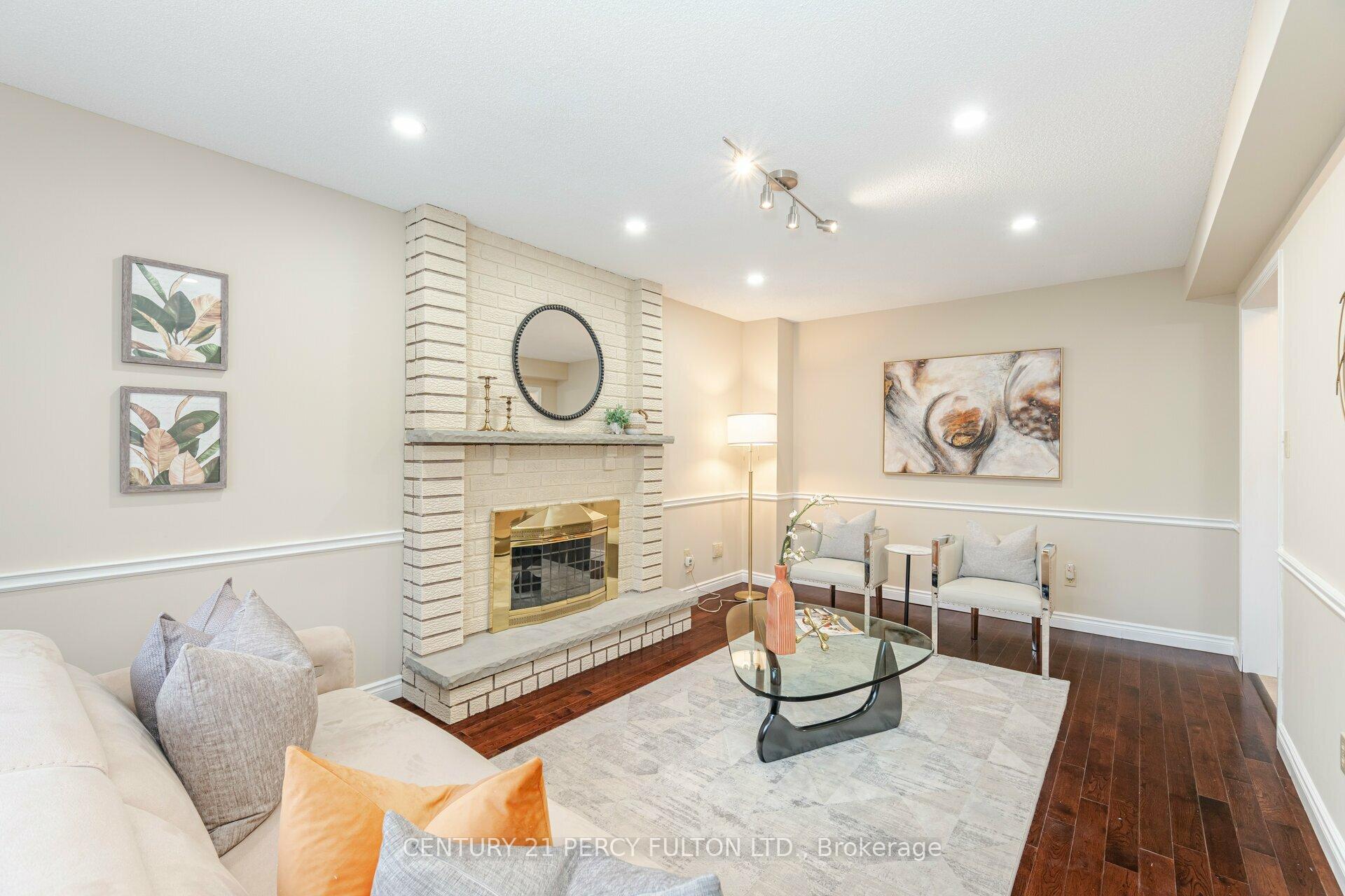 Photo 11 of 887 Darwin Drive, Pickering, Dunbarton — HOMEH