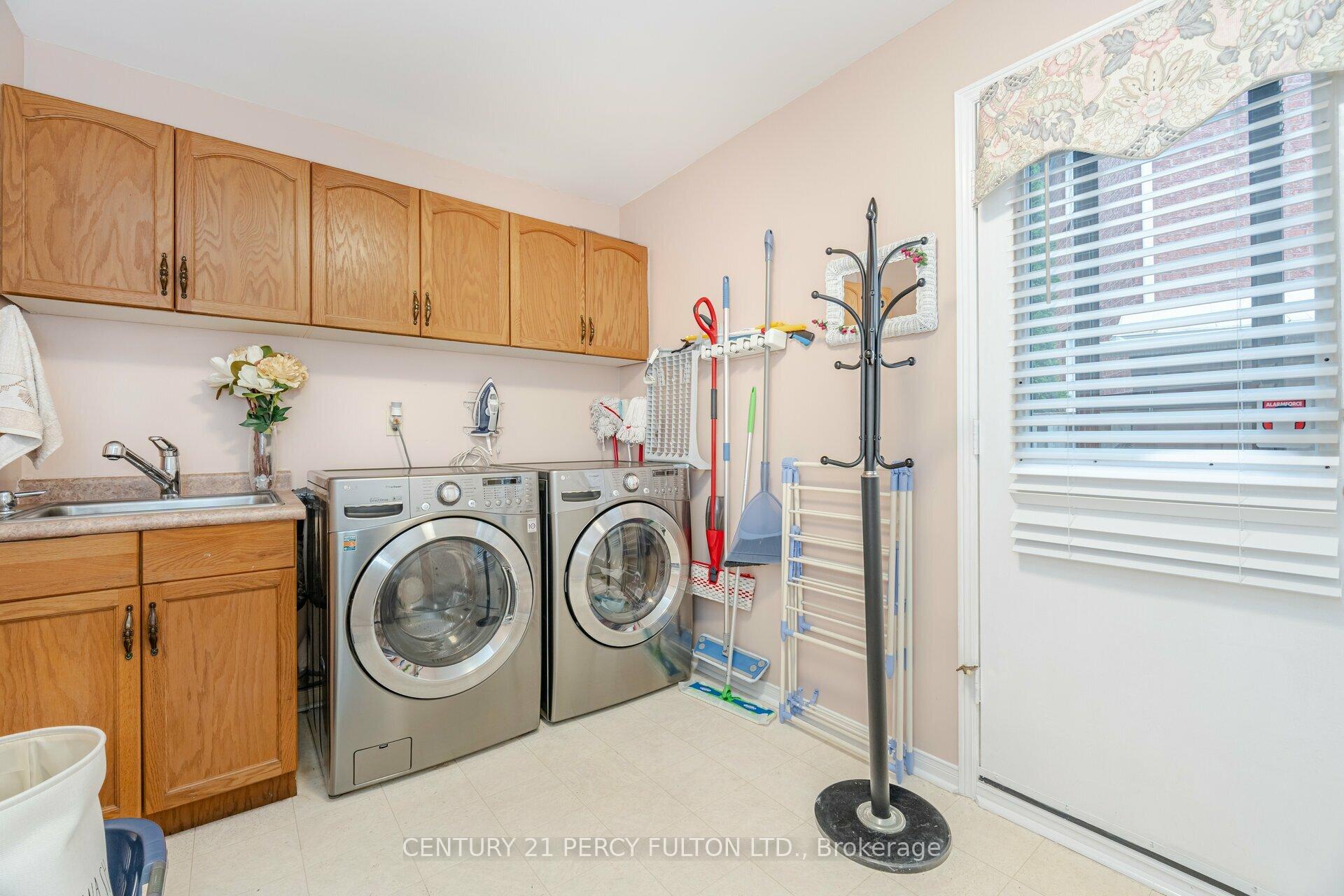 Photo 16 of 887 Darwin Drive, Pickering, Dunbarton — HOMEH