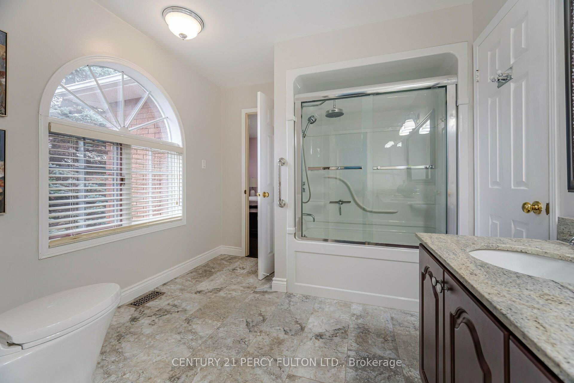 Photo 23 of 887 Darwin Drive, Pickering, Dunbarton — HOMEH