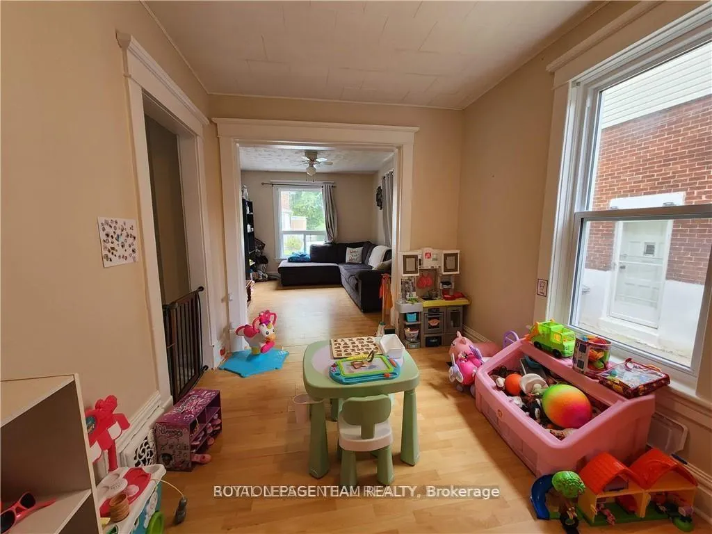 Photo 8 of 219 James Street E, Brockville — HOMEH