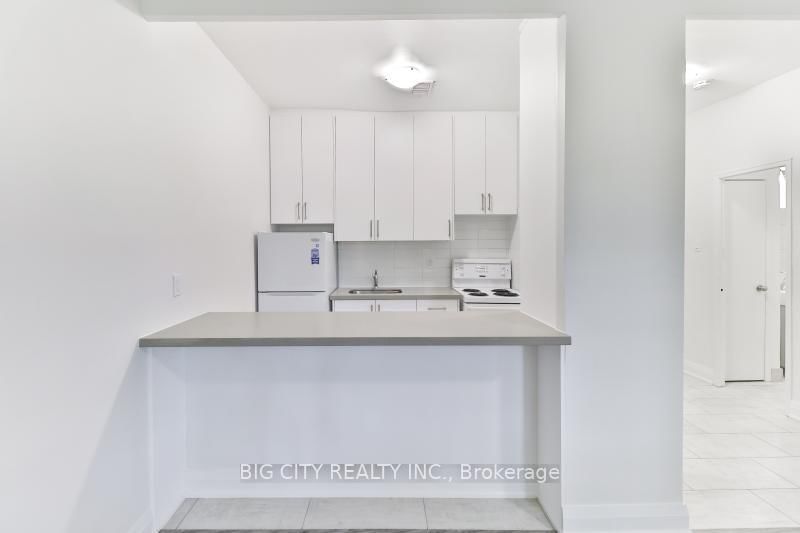 Photo 2 of Unit 103, 31 Upper Canada Dr, North York, St. Andrew-Windfields — HOMEH