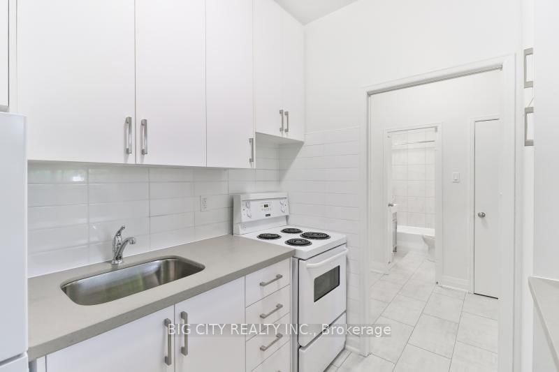 Photo 4 of Unit 103, 31 Upper Canada Dr, North York, St. Andrew-Windfields — HOMEH