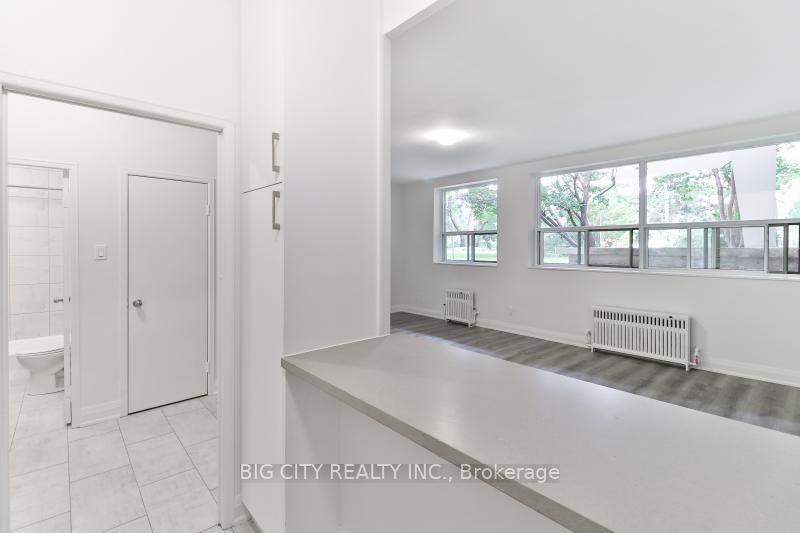 Photo 7 of Unit 103, 31 Upper Canada Dr, North York, St. Andrew-Windfields — HOMEH
