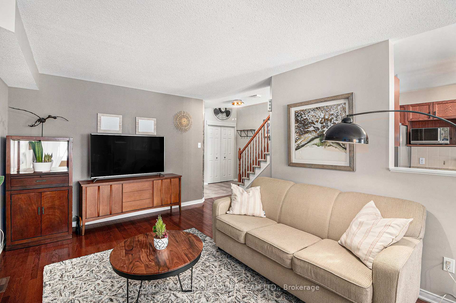Photo 9 of 210 Cityview Crescent, Ottawa, Springridge/East Village — HOMEH