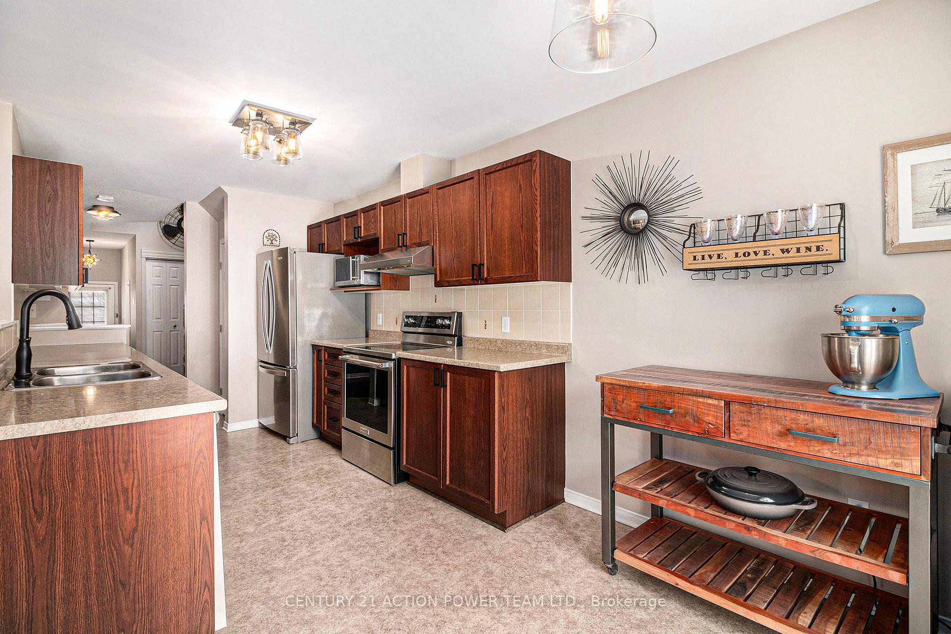 Photo 12 of 210 Cityview Crescent, Ottawa, Springridge/East Village — HOMEH