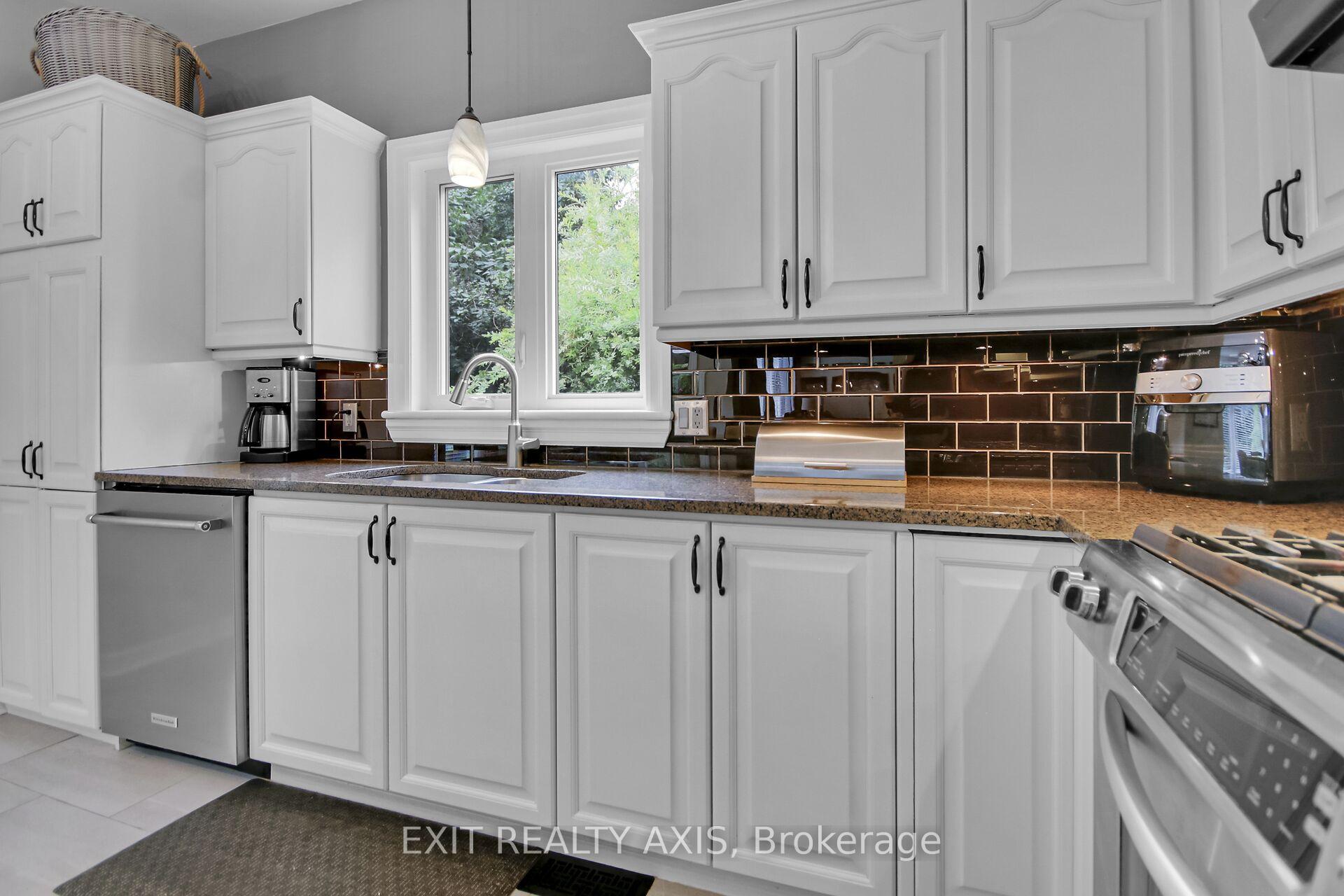 Photo 11 of 155 Longshire Circle, Ottawa, Barrhaven - Longfields — HOMEH