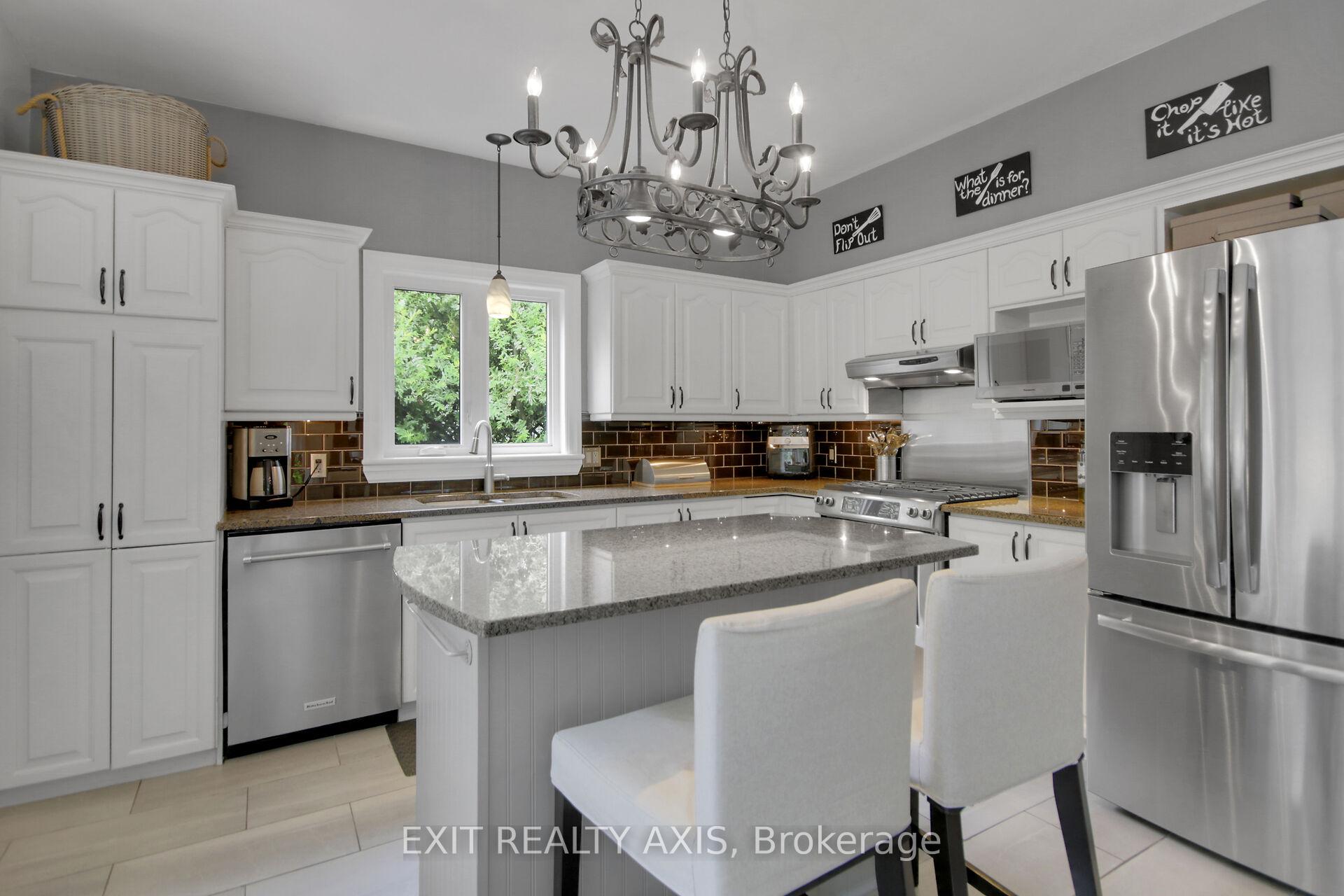 Photo 10 of 155 Longshire Circle, Ottawa, Barrhaven - Longfields — HOMEH