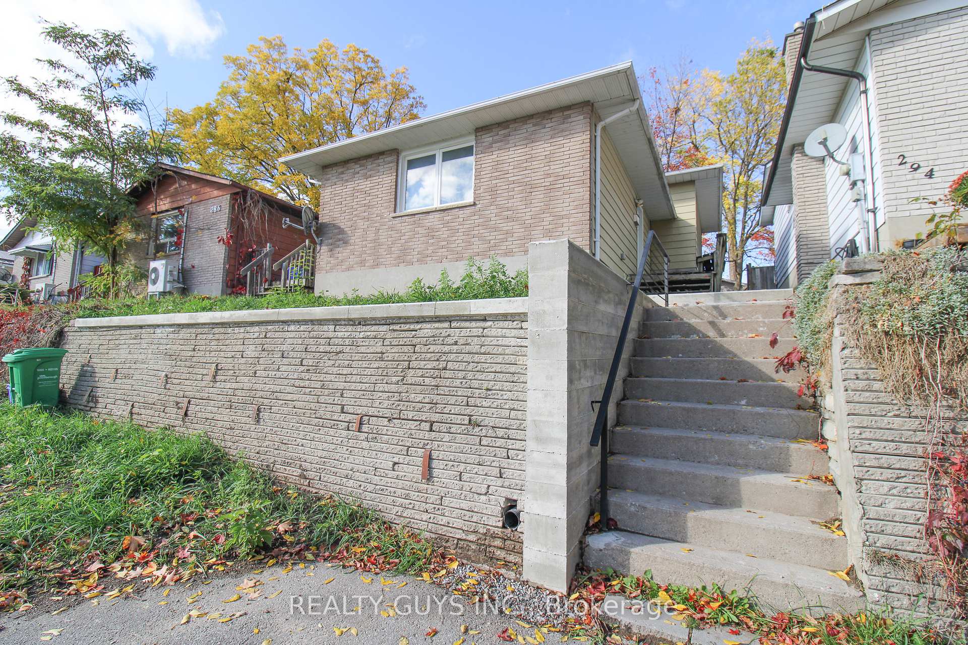 Photo 1 of 290 Mcfarlane Street, Peterborough, Ashburnham Ward 4 — HOMEH