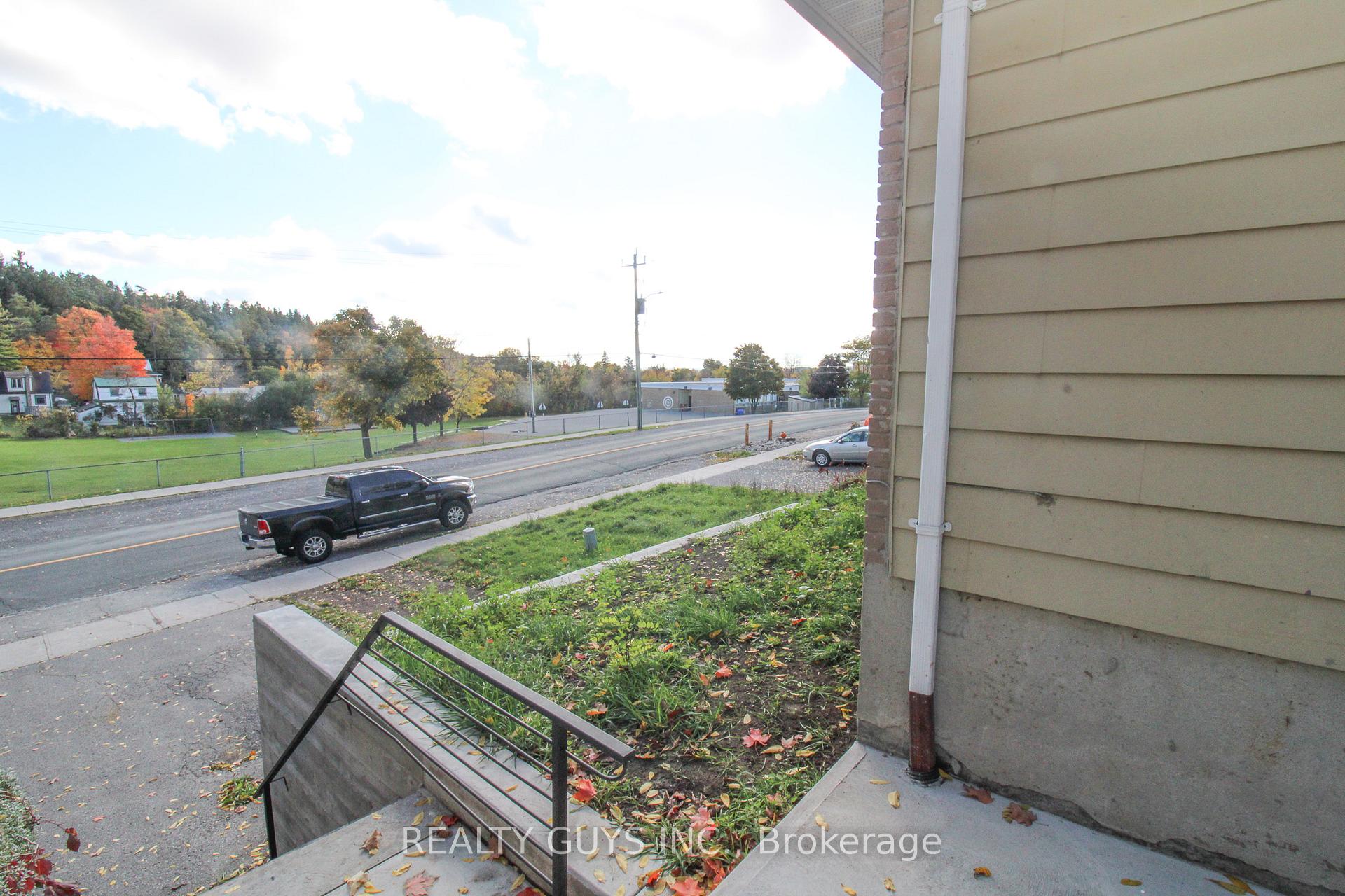 Photo 4 of 290 Mcfarlane Street, Peterborough, Ashburnham Ward 4 — HOMEH