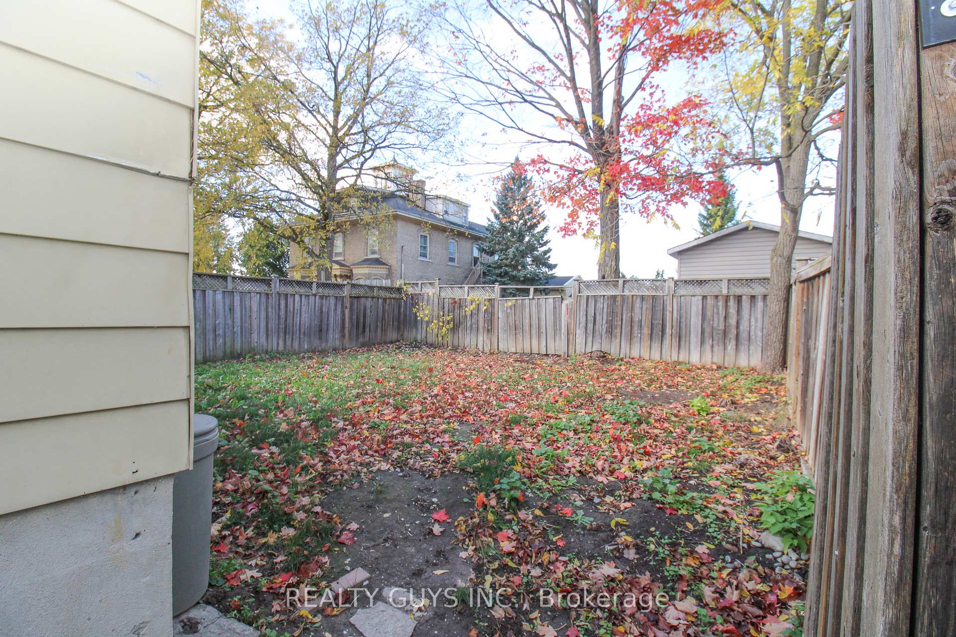 Photo 5 of 290 Mcfarlane Street, Peterborough, Ashburnham Ward 4 — HOMEH