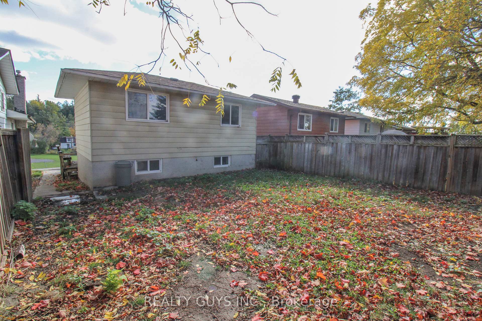 Photo 6 of 290 Mcfarlane Street, Peterborough, Ashburnham Ward 4 — HOMEH