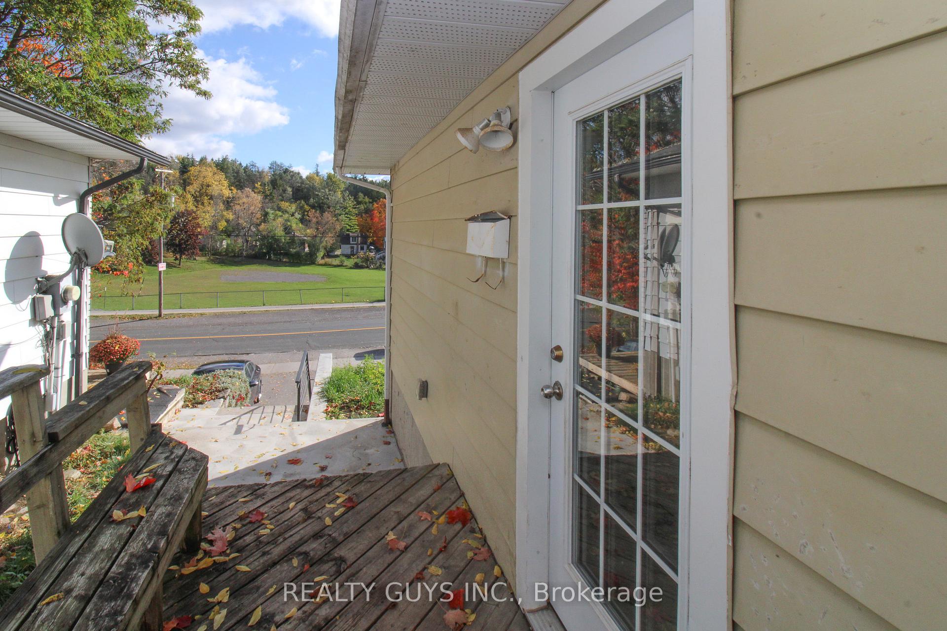 Photo 7 of 290 Mcfarlane Street, Peterborough, Ashburnham Ward 4 — HOMEH