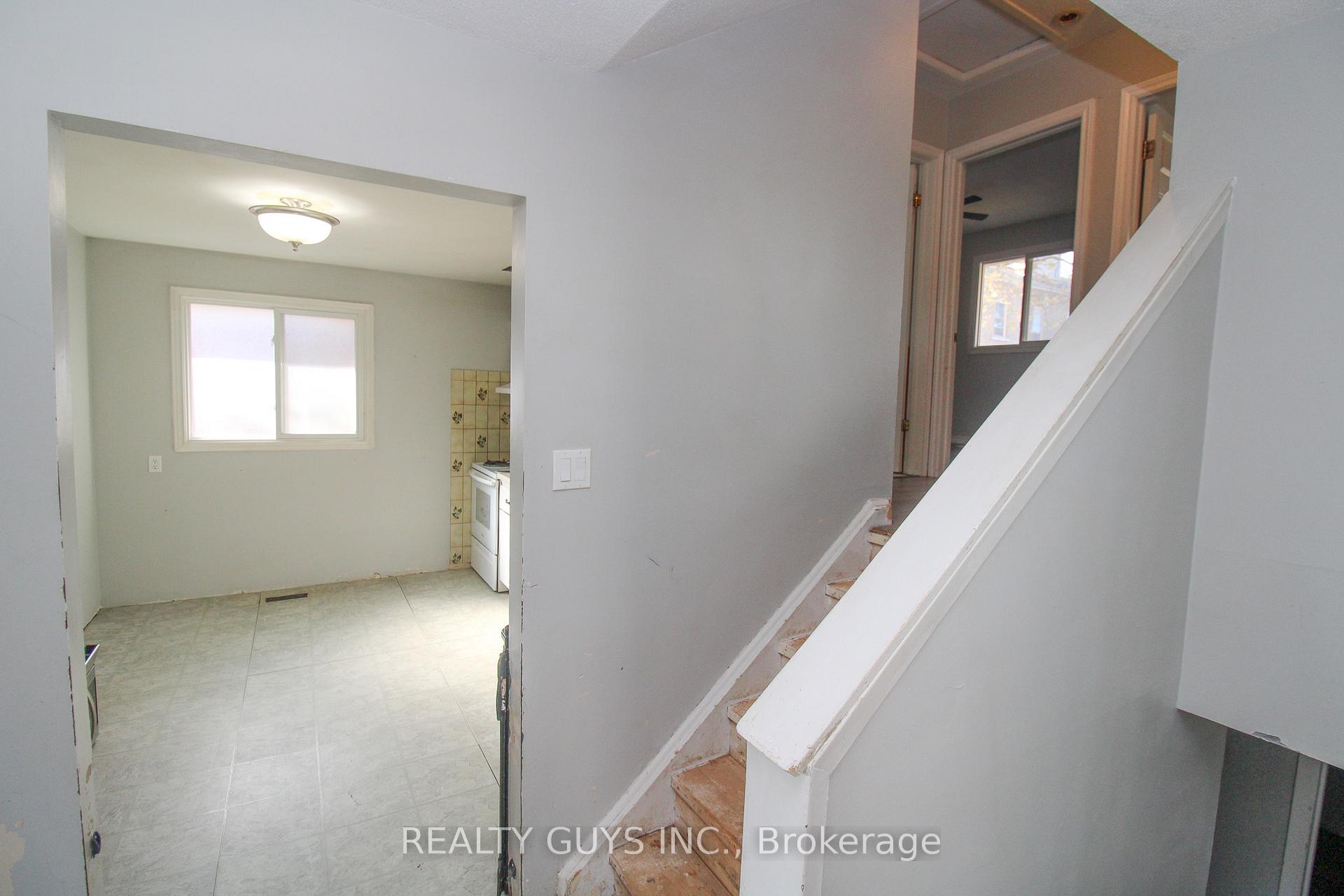 Photo 8 of 290 Mcfarlane Street, Peterborough, Ashburnham Ward 4 — HOMEH