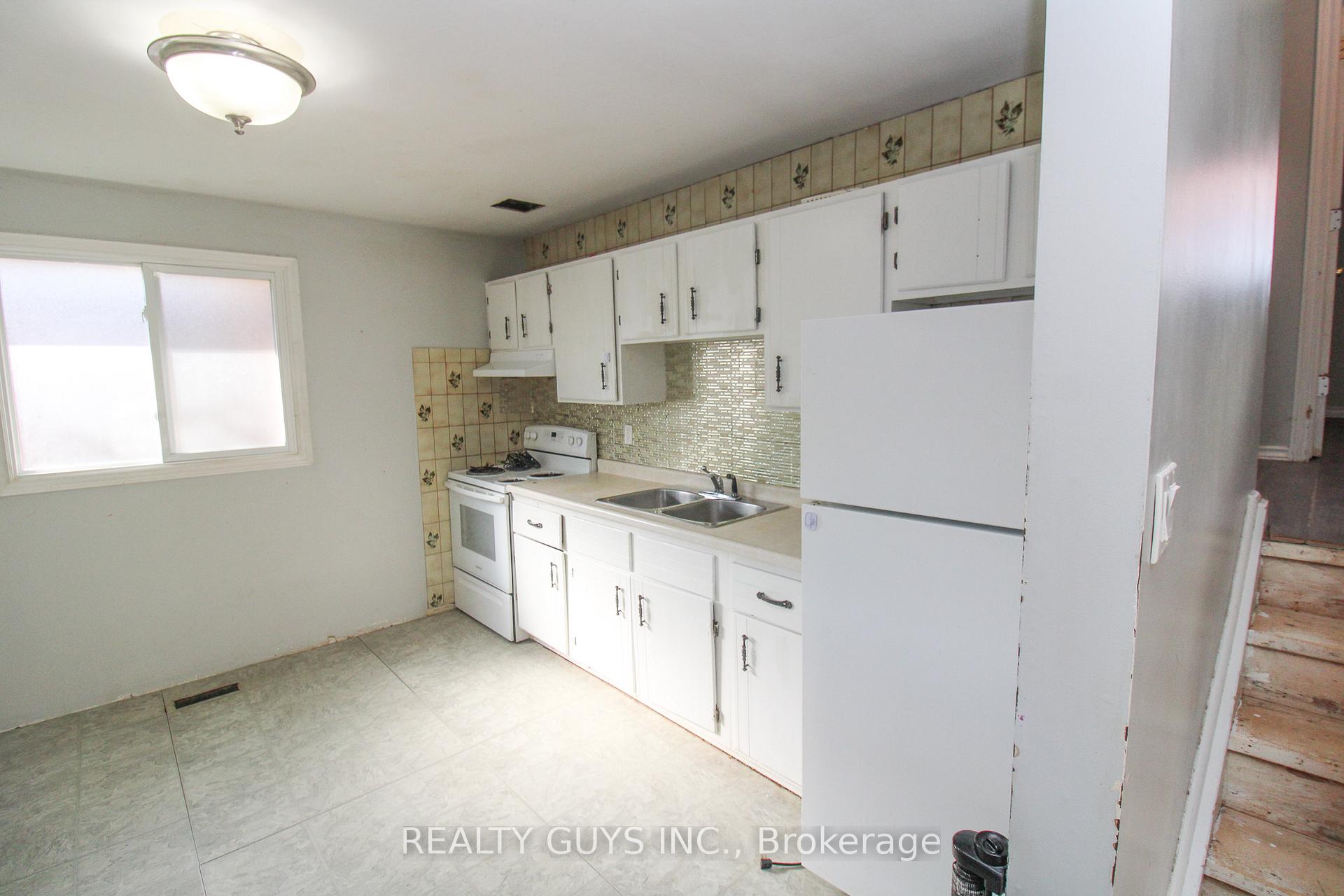 Photo 9 of 290 Mcfarlane Street, Peterborough, Ashburnham Ward 4 — HOMEH