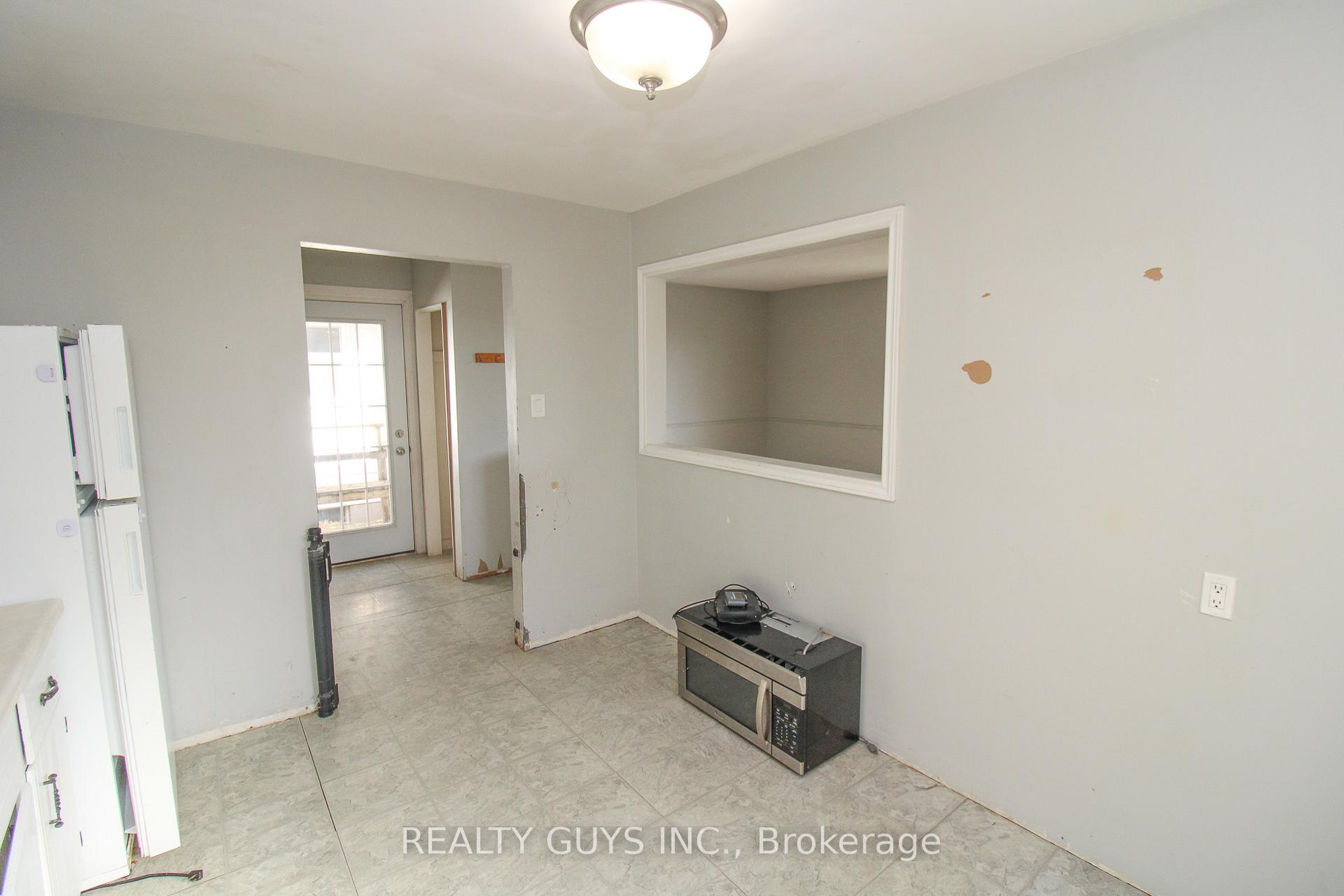 Photo 11 of 290 Mcfarlane Street, Peterborough, Ashburnham Ward 4 — HOMEH