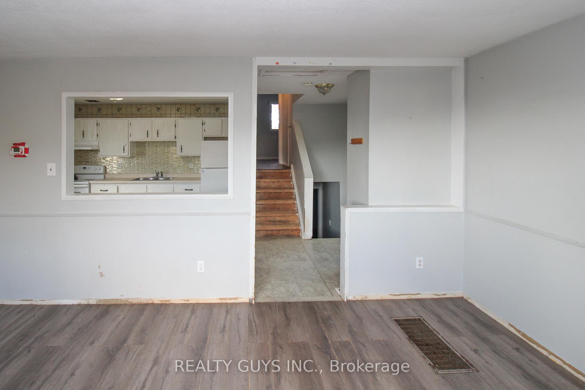 Photo 15 of 290 Mcfarlane Street, Peterborough, Ashburnham Ward 4 — HOMEH