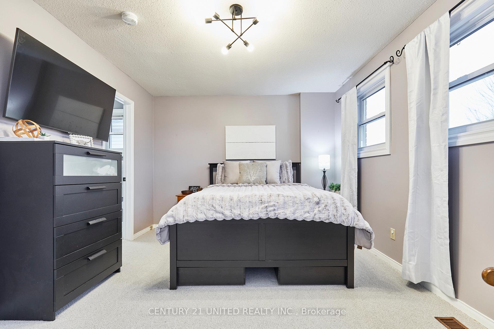 Photo 27 of 26 Lipton Crescent, Whitby, Pringle Creek — HOMEH