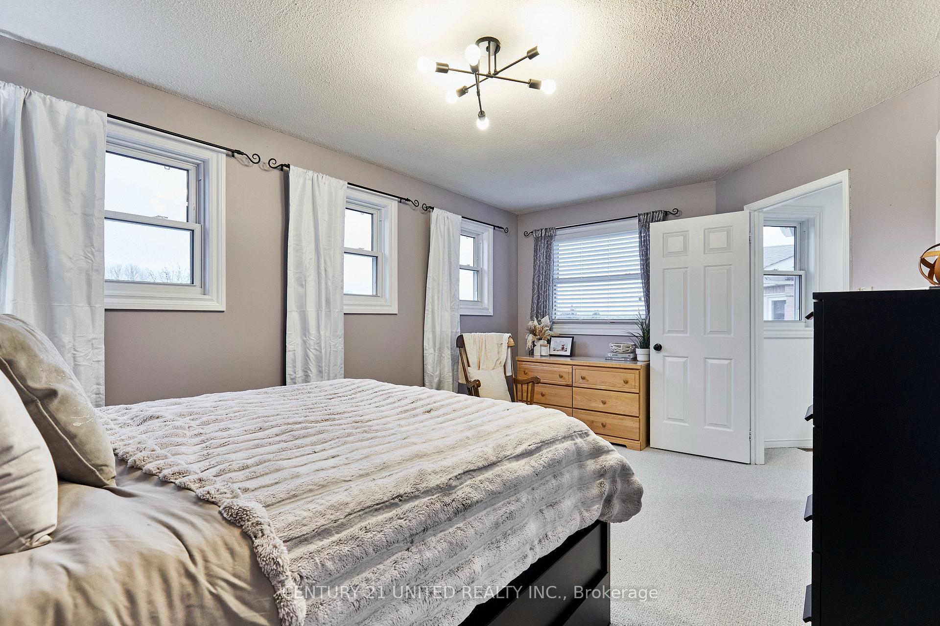 Photo 28 of 26 Lipton Crescent, Whitby, Pringle Creek — HOMEH