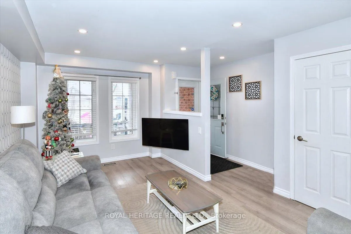 Photo 7 of 542 Garbutt Terrace, Peterborough, Northcrest Ward 5 — HOMEH