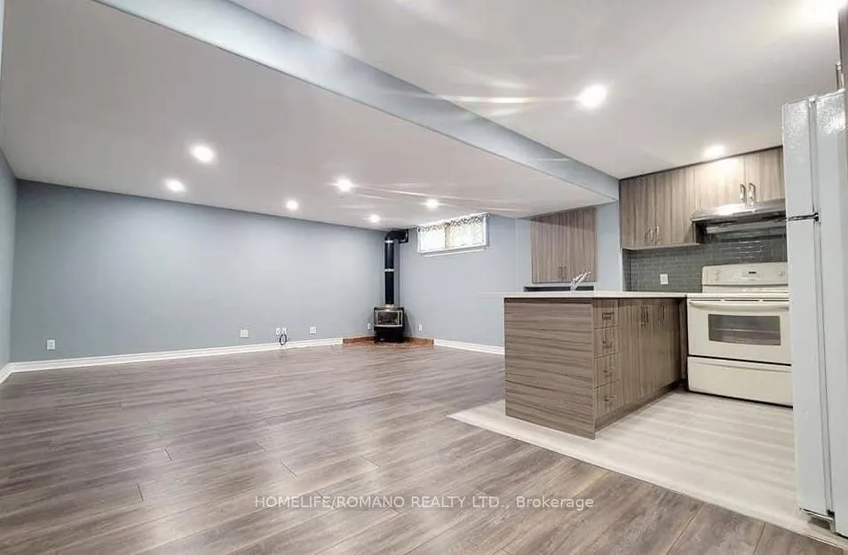 Photo 2 of Unit Lower, 55 Foreht Crescent, Aurora, Aurora Heights — HOMEH