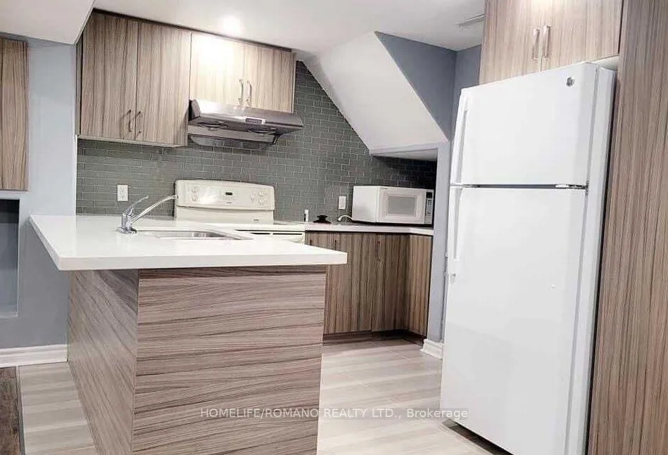 Photo 4 of Unit Lower, 55 Foreht Crescent, Aurora, Aurora Heights — HOMEH