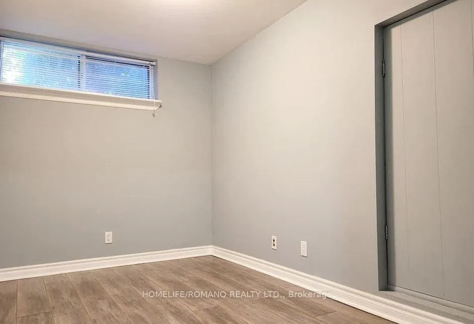 Photo 5 of Unit Lower, 55 Foreht Crescent, Aurora, Aurora Heights — HOMEH