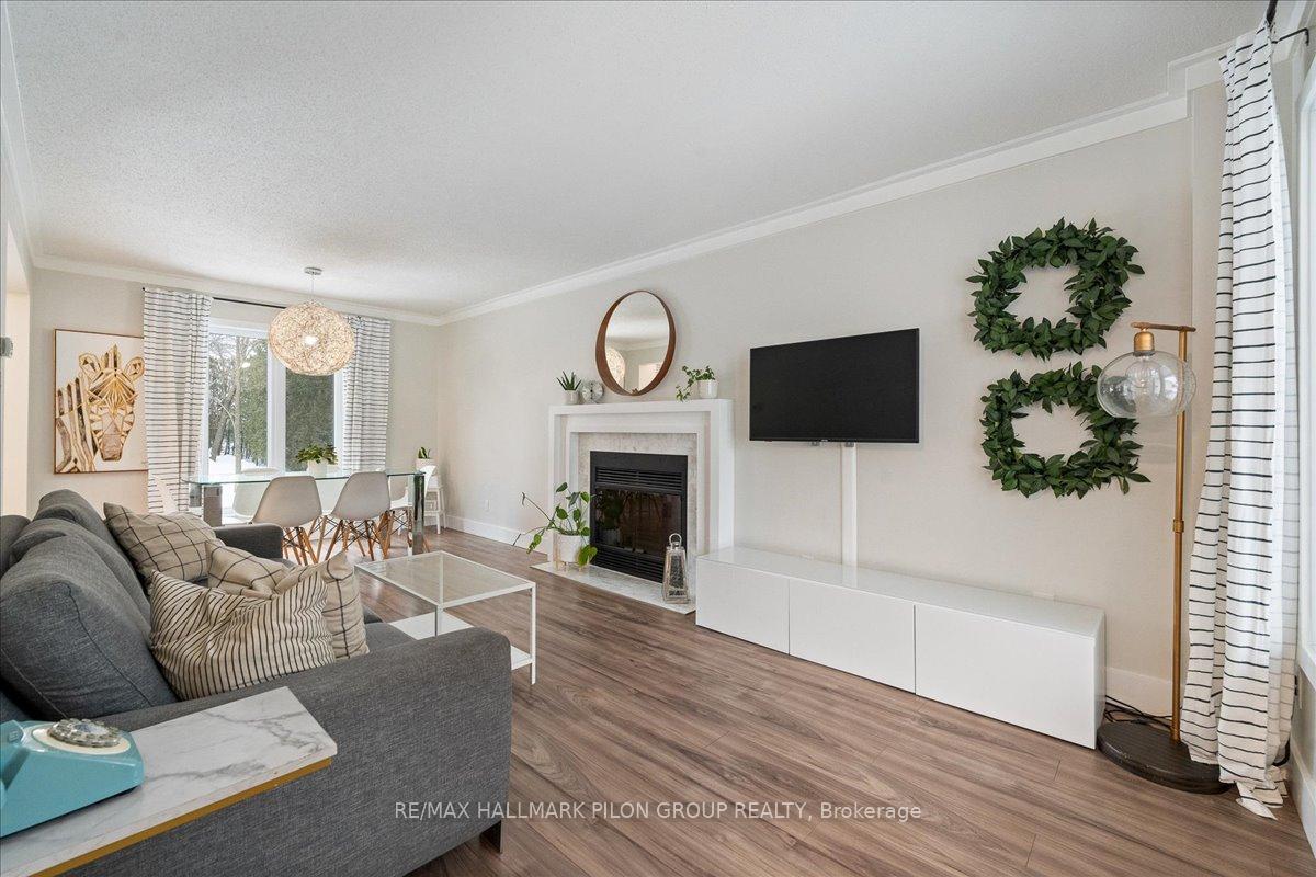 Photo 3 of 636 Deancourt Crescent, Ottawa, Fallingbrook/Ridgemount — HOMEH