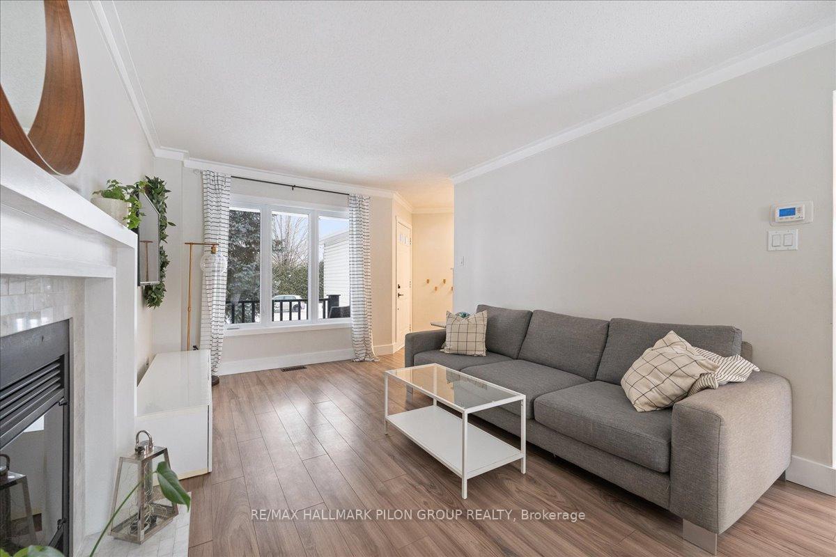 Photo 5 of 636 Deancourt Crescent, Ottawa, Fallingbrook/Ridgemount — HOMEH