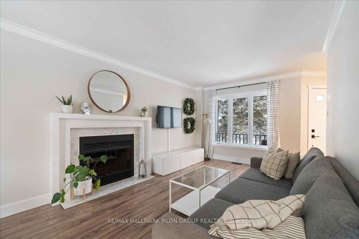 Photo 6 of 636 Deancourt Crescent, Ottawa, Fallingbrook/Ridgemount — HOMEH