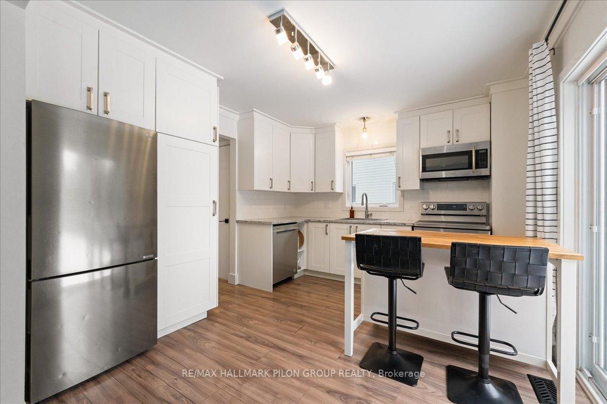 Photo 10 of 636 Deancourt Crescent, Ottawa, Fallingbrook/Ridgemount — HOMEH