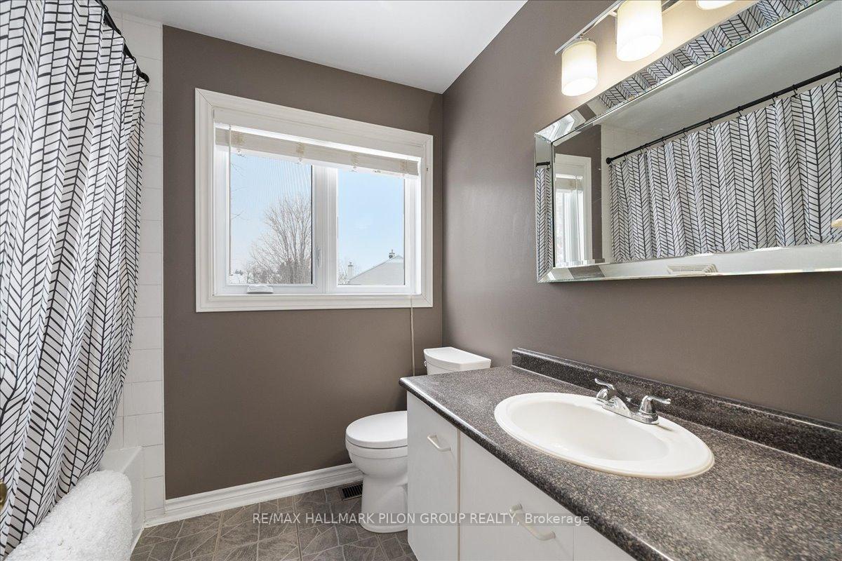 Photo 19 of 636 Deancourt Crescent, Ottawa, Fallingbrook/Ridgemount — HOMEH