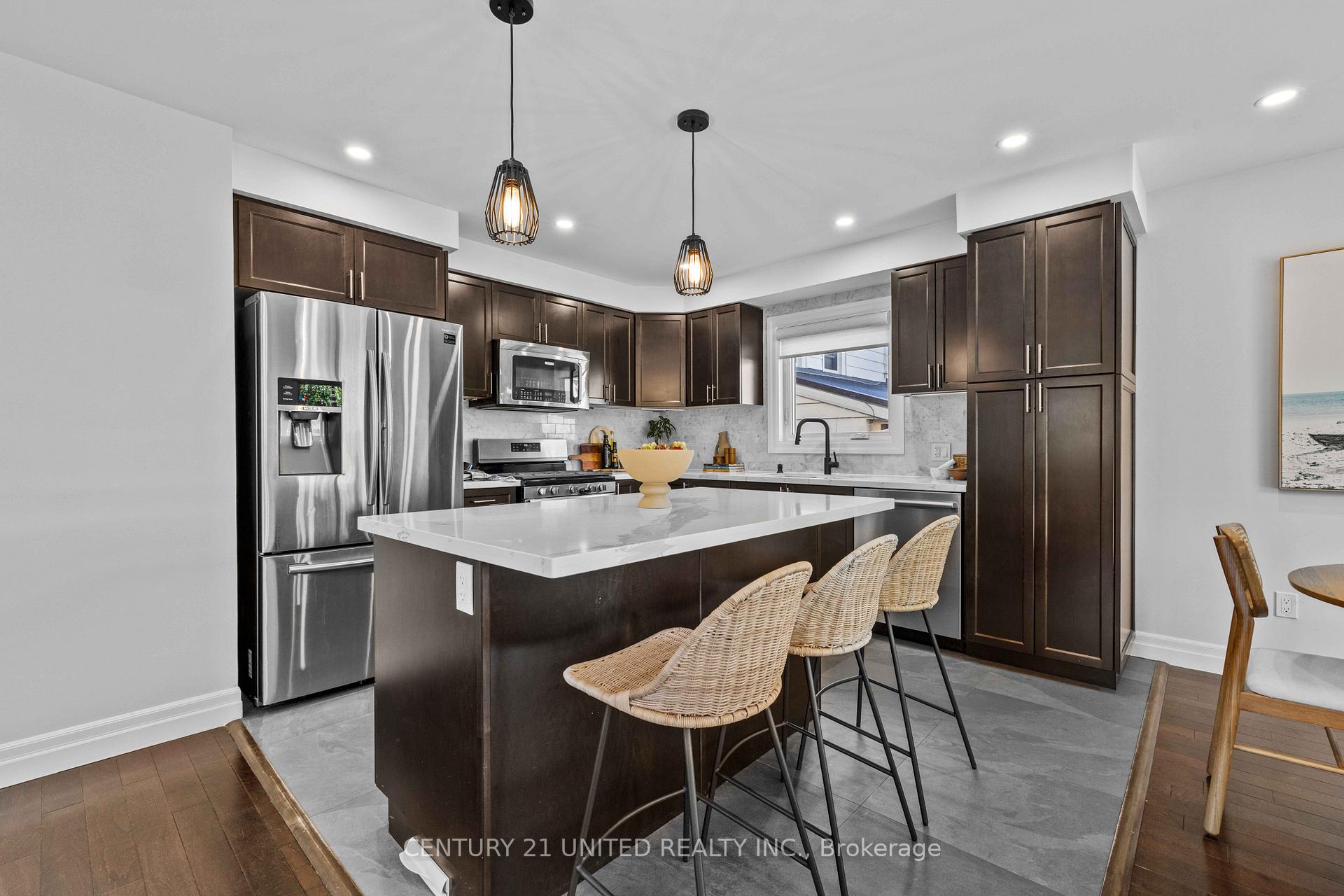 Photo 4 of 739 Young Street, Peterborough, Otonabee Ward 1 — HOMEH