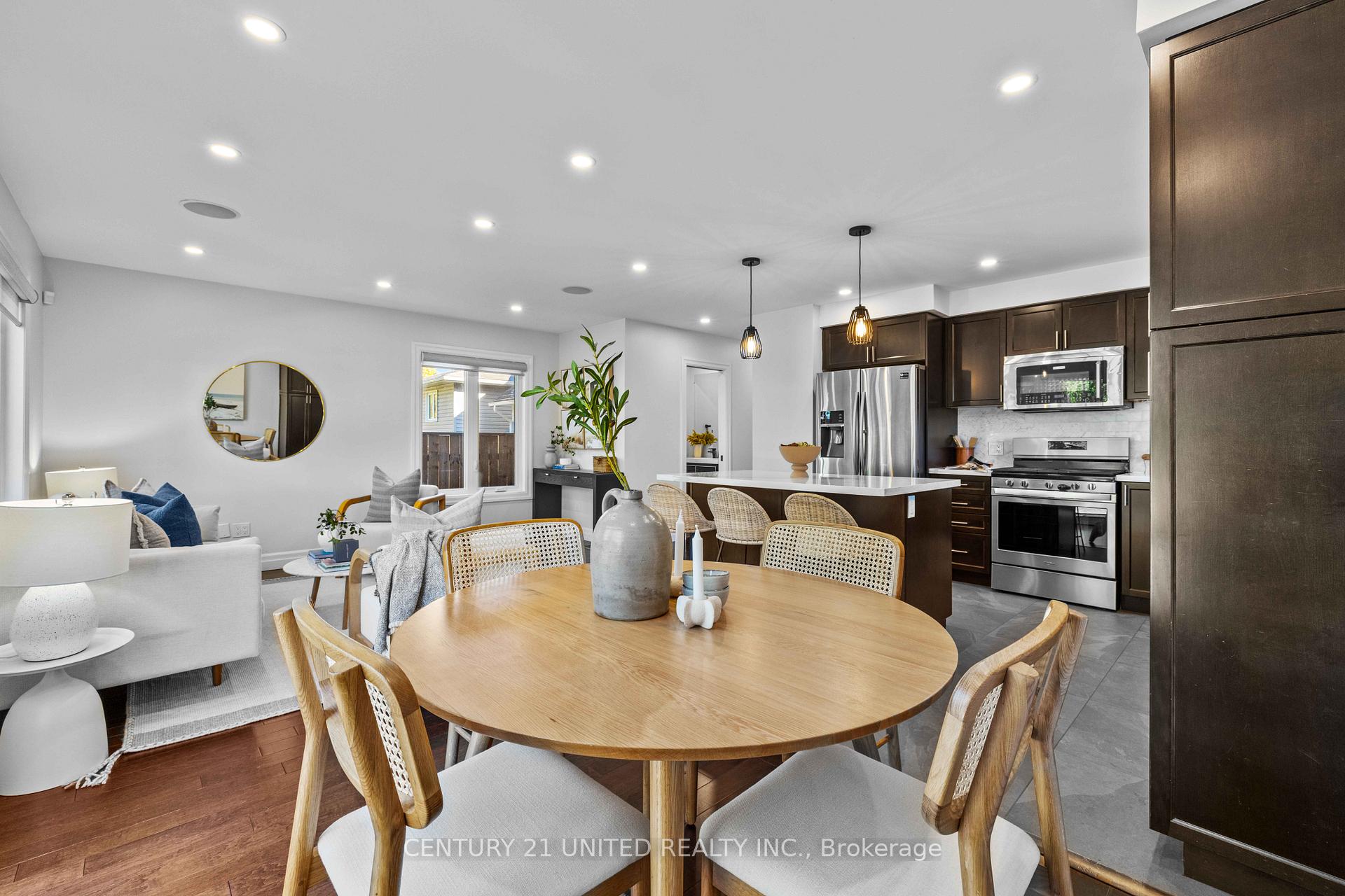 Photo 6 of 739 Young Street, Peterborough, Otonabee Ward 1 — HOMEH