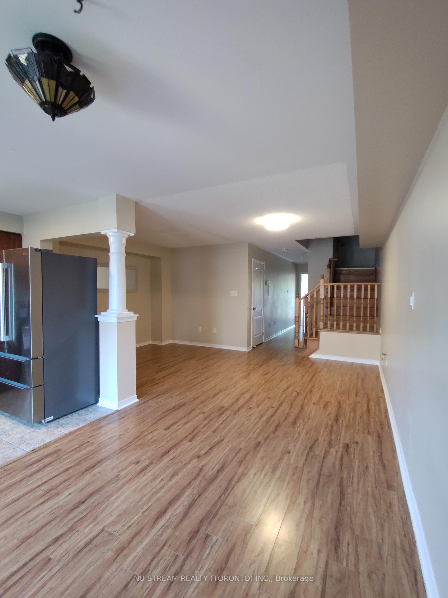Photo 2 of 8 Coranto Way, Vaughan, Vellore Village — HOMEH