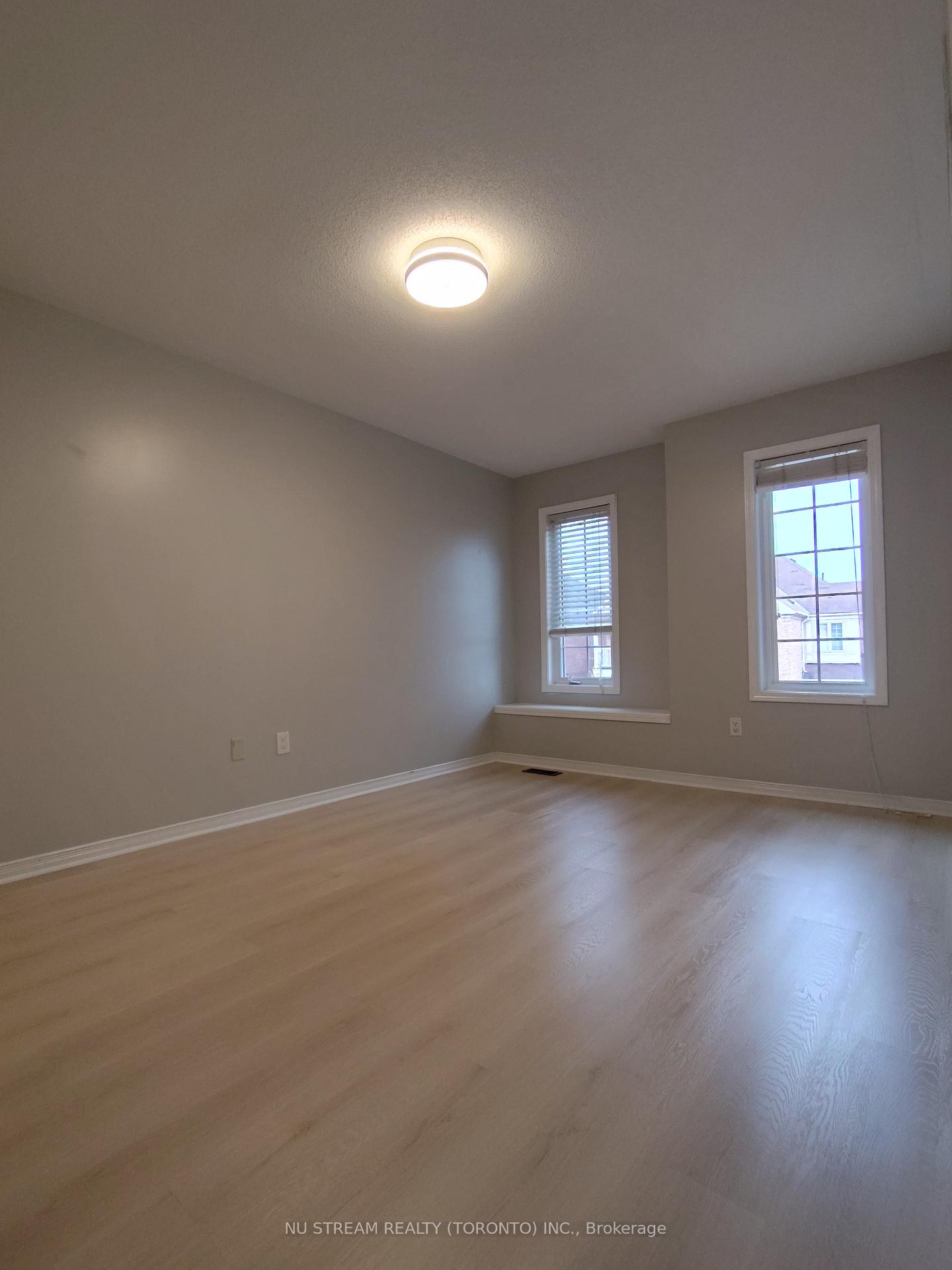 Photo 7 of 8 Coranto Way, Vaughan, Vellore Village — HOMEH