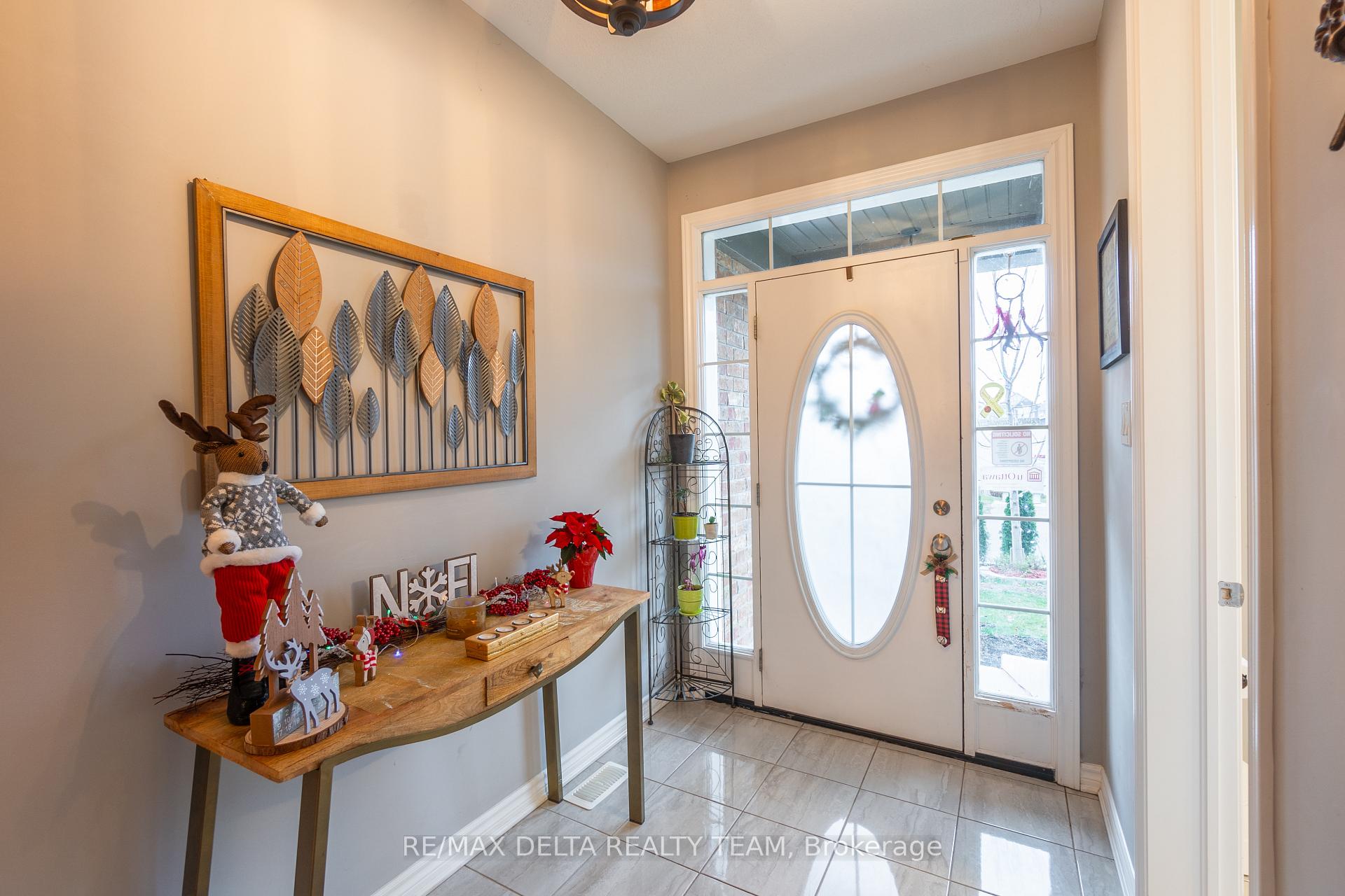 Photo 7 of 132 Bartonia Circle, Ottawa, Avalon West — HOMEH