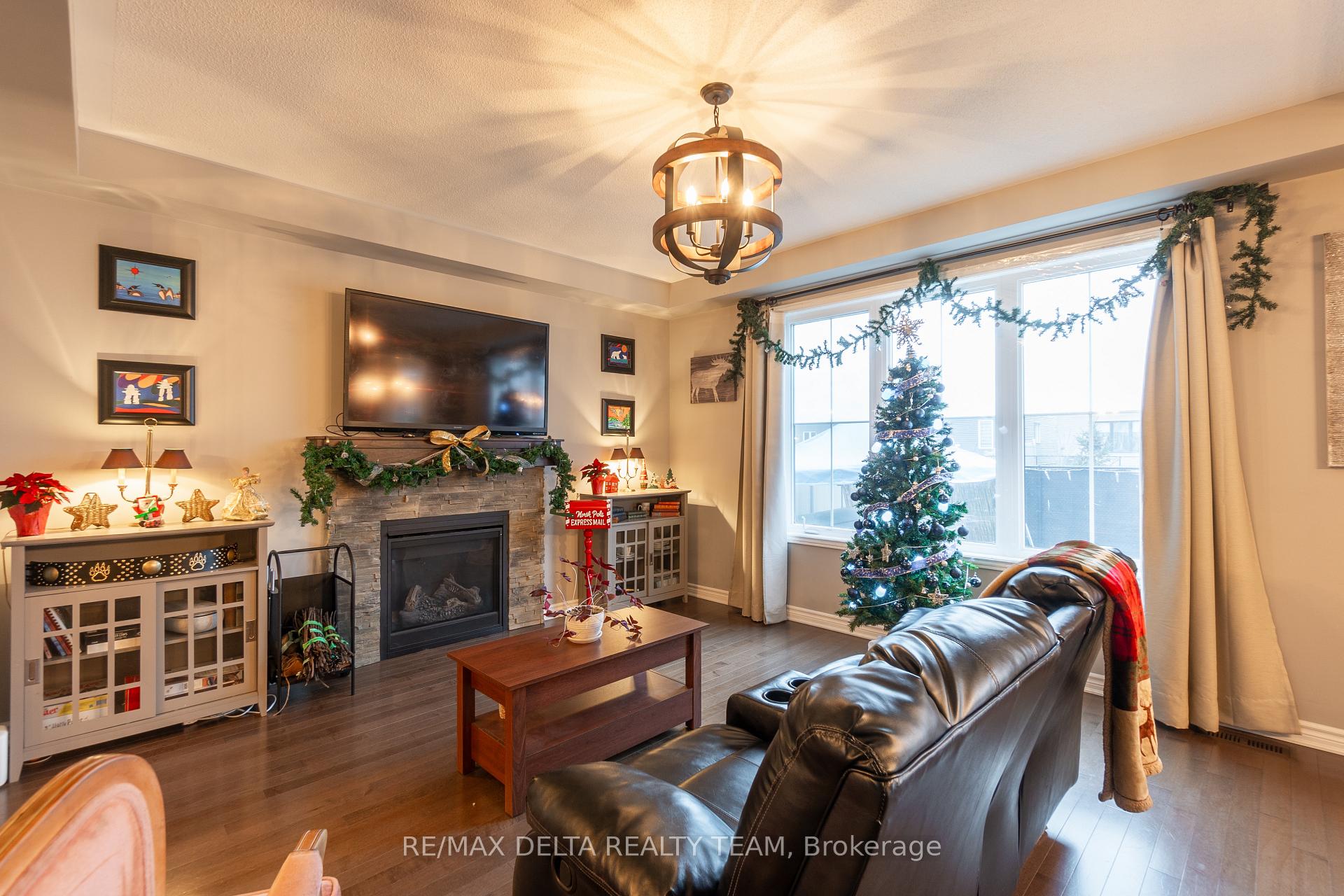 Photo 10 of 132 Bartonia Circle, Ottawa, Avalon West — HOMEH