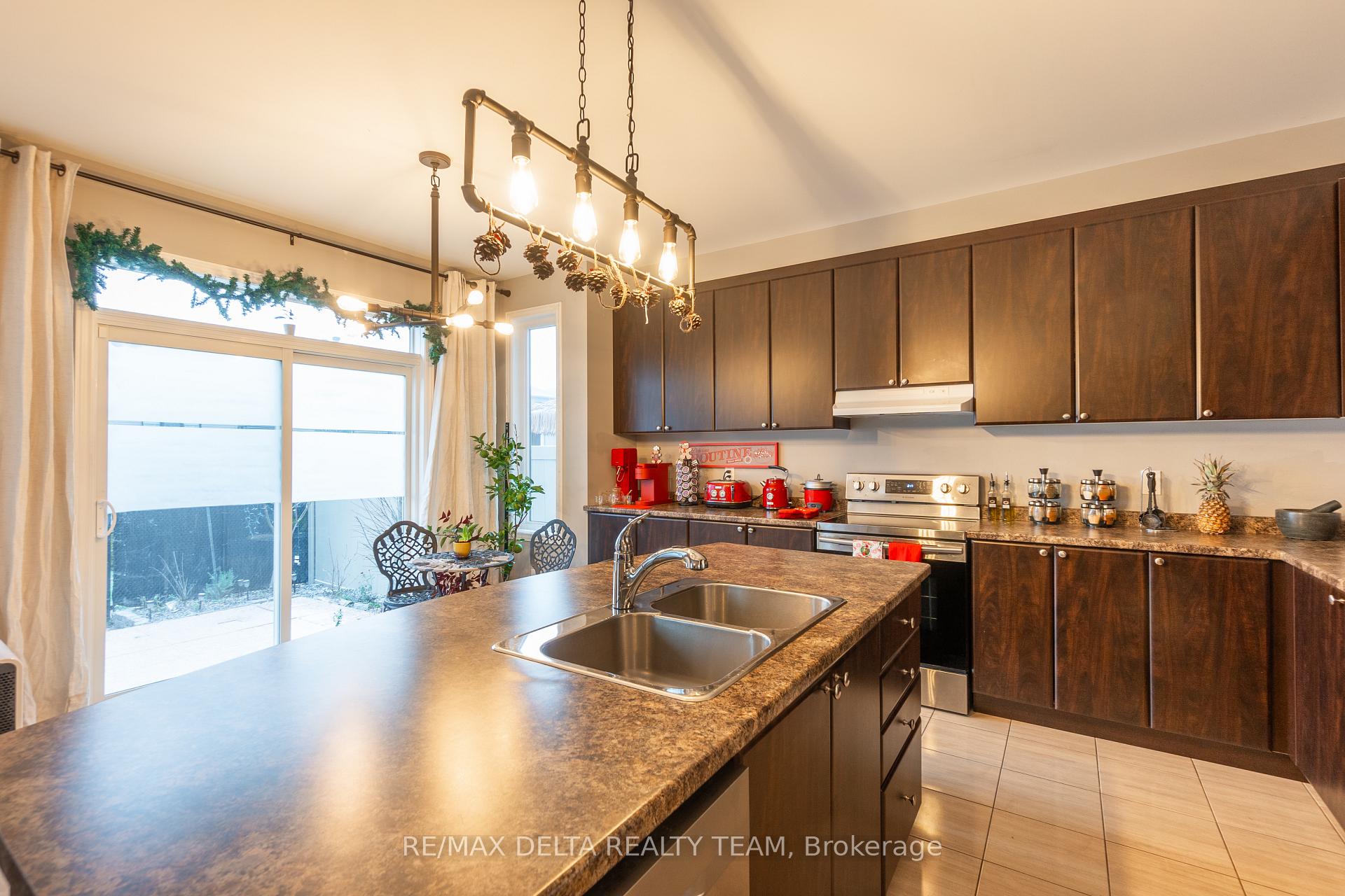 Photo 13 of 132 Bartonia Circle, Ottawa, Avalon West — HOMEH