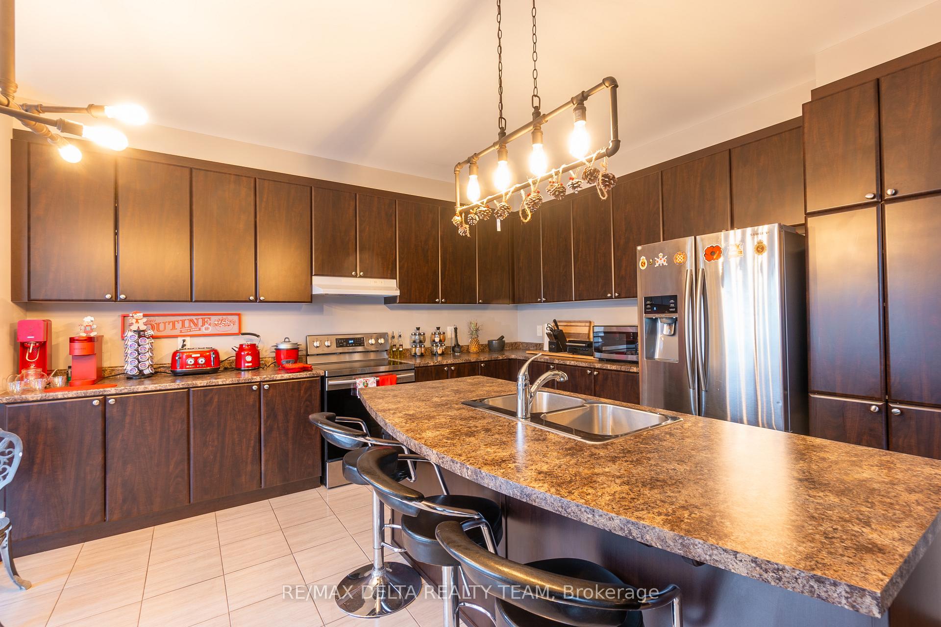 Photo 14 of 132 Bartonia Circle, Ottawa, Avalon West — HOMEH