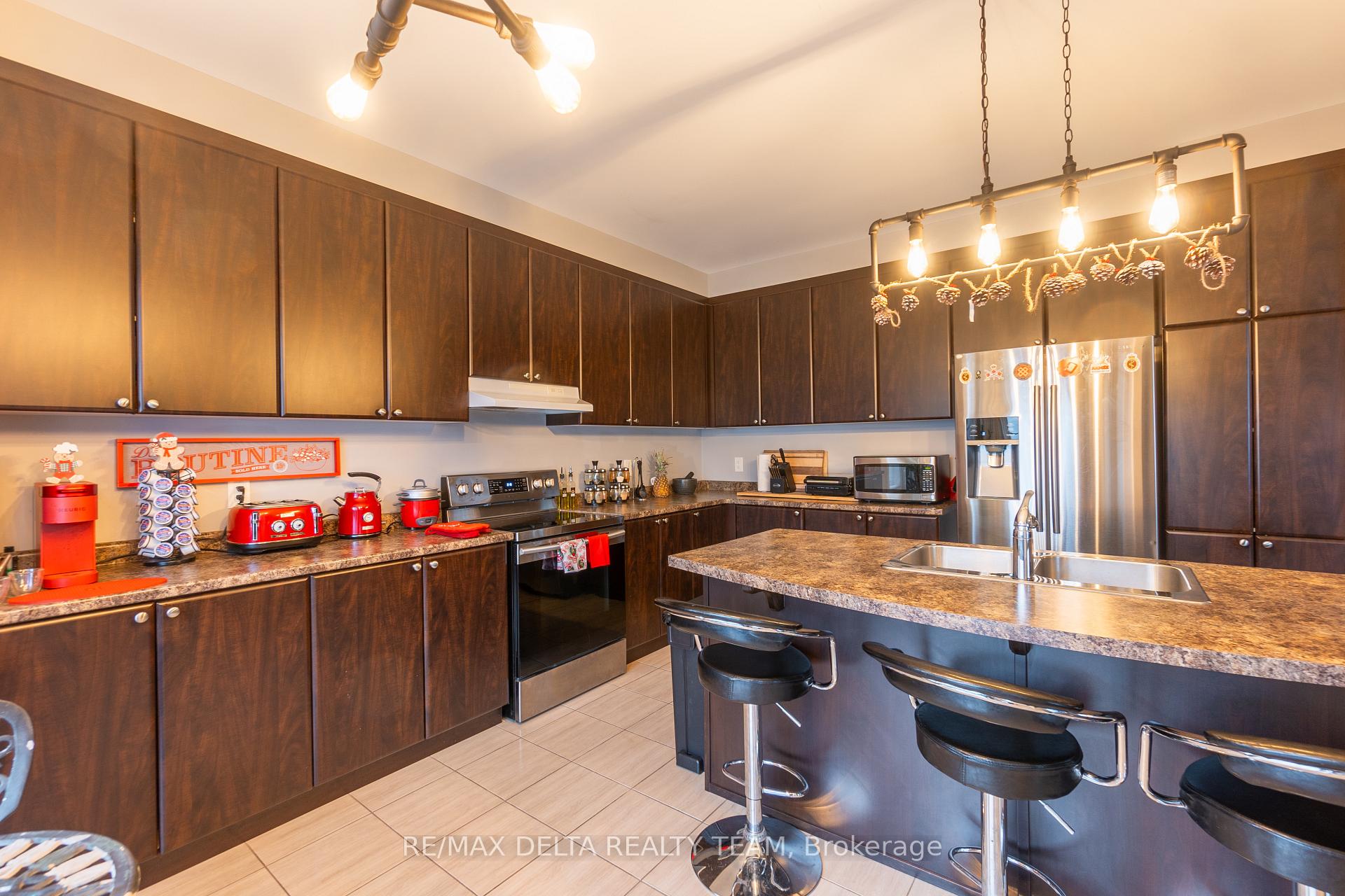 Photo 15 of 132 Bartonia Circle, Ottawa, Avalon West — HOMEH