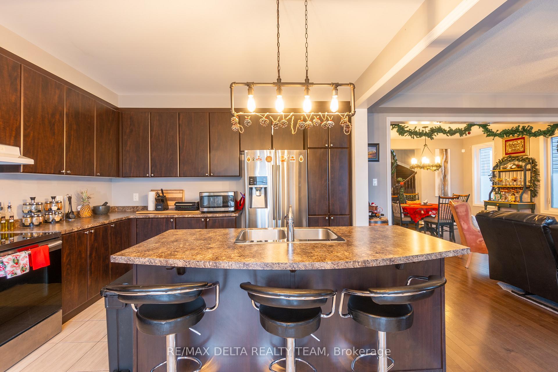 Photo 16 of 132 Bartonia Circle, Ottawa, Avalon West — HOMEH