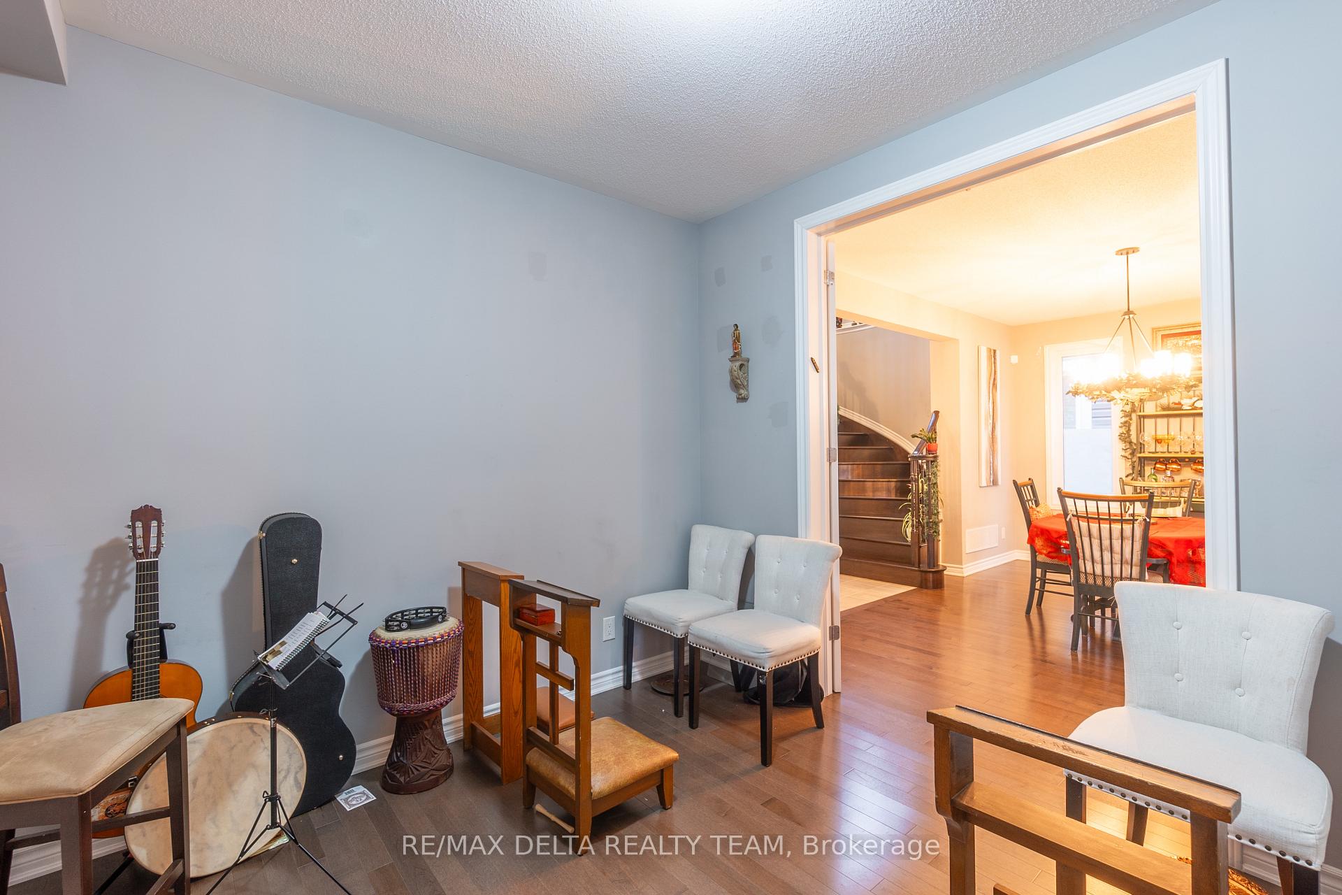 Photo 20 of 132 Bartonia Circle, Ottawa, Avalon West — HOMEH