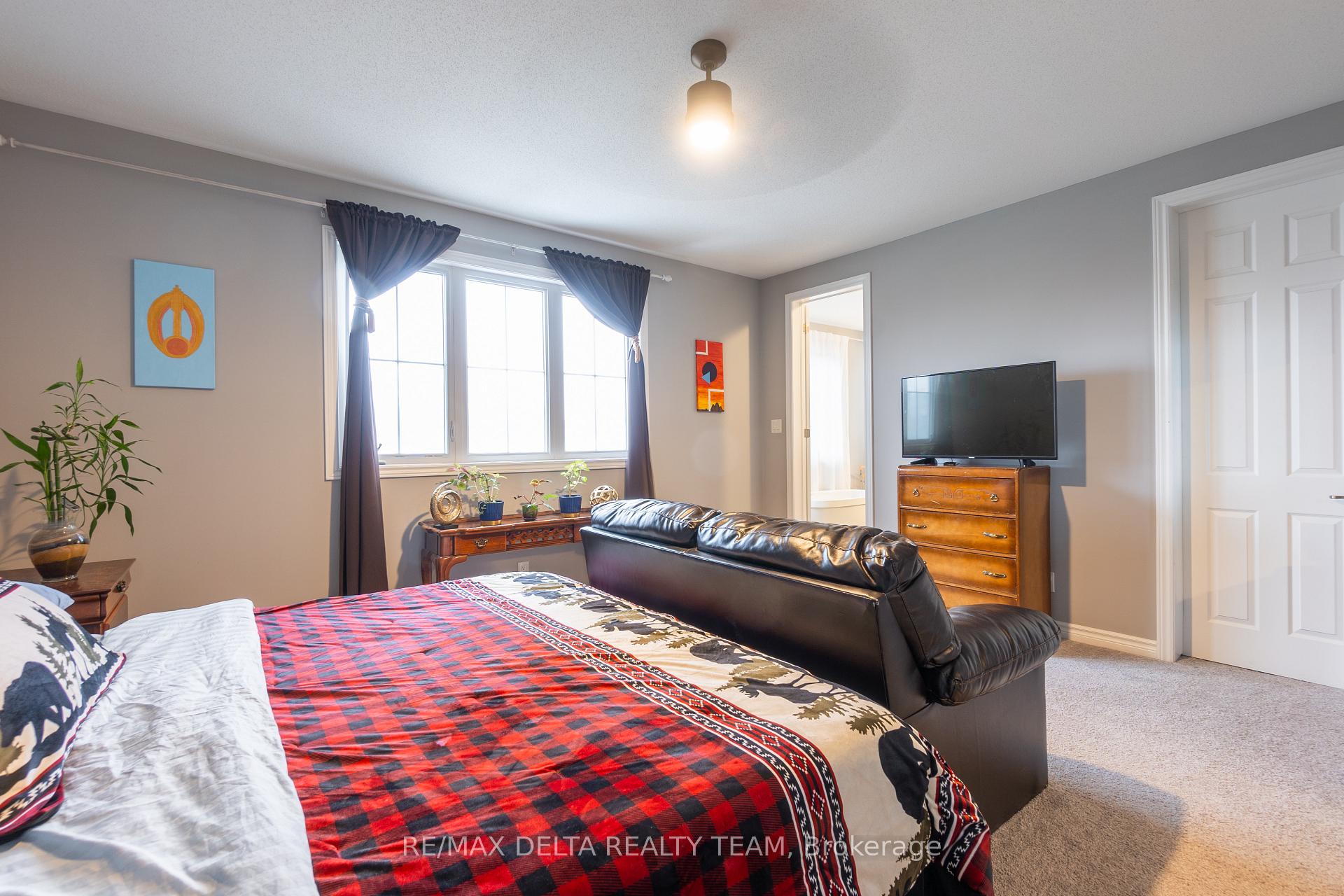 Photo 33 of 132 Bartonia Circle, Ottawa, Avalon West — HOMEH