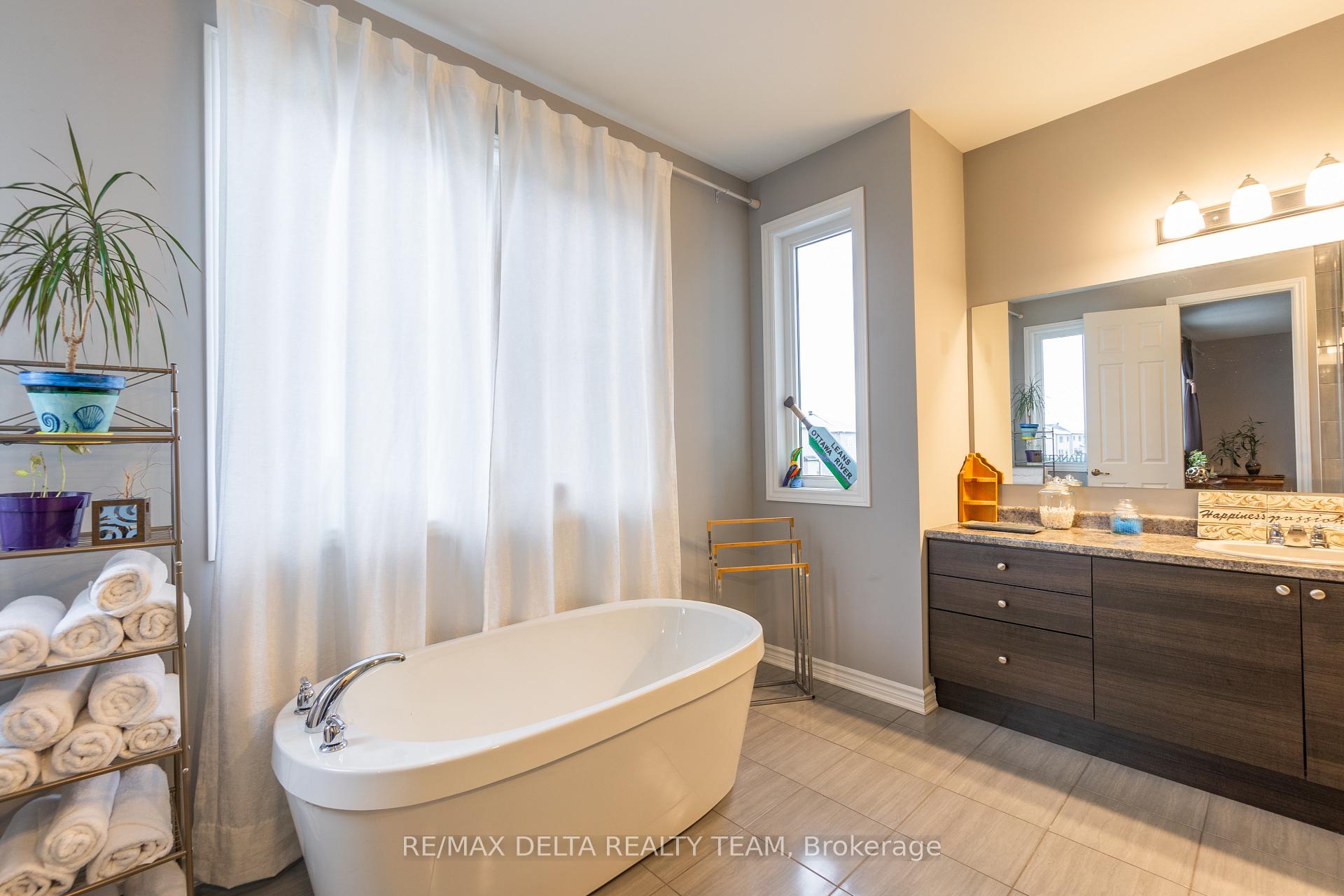 Photo 35 of 132 Bartonia Circle, Ottawa, Avalon West — HOMEH