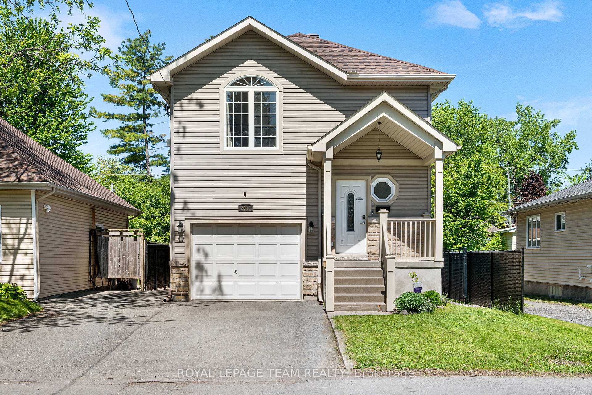 Photo 1 of 2911 Ahearn Avenue, Ottawa, Britannia — HOMEH