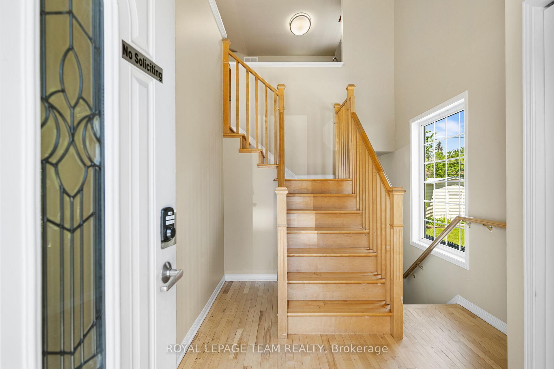 Photo 2 of 2911 Ahearn Avenue, Ottawa, Britannia — HOMEH