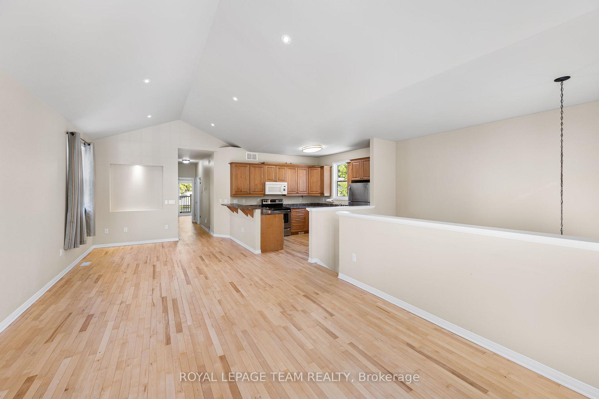 Photo 5 of 2911 Ahearn Avenue, Ottawa, Britannia — HOMEH
