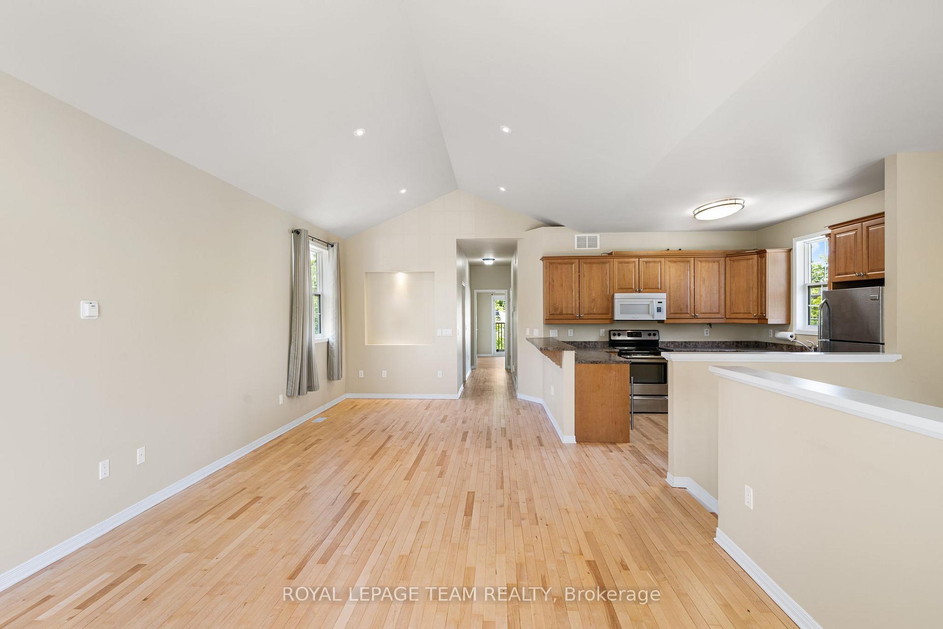 Photo 7 of 2911 Ahearn Avenue, Ottawa, Britannia — HOMEH