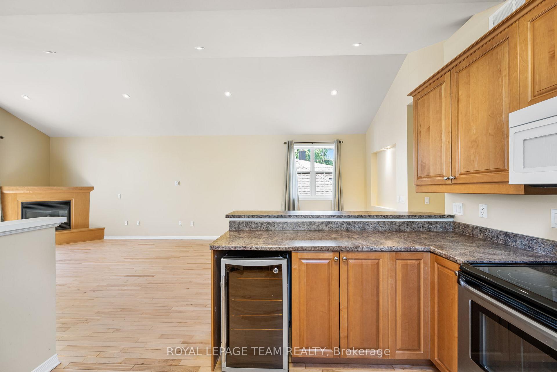 Photo 11 of 2911 Ahearn Avenue, Ottawa, Britannia — HOMEH